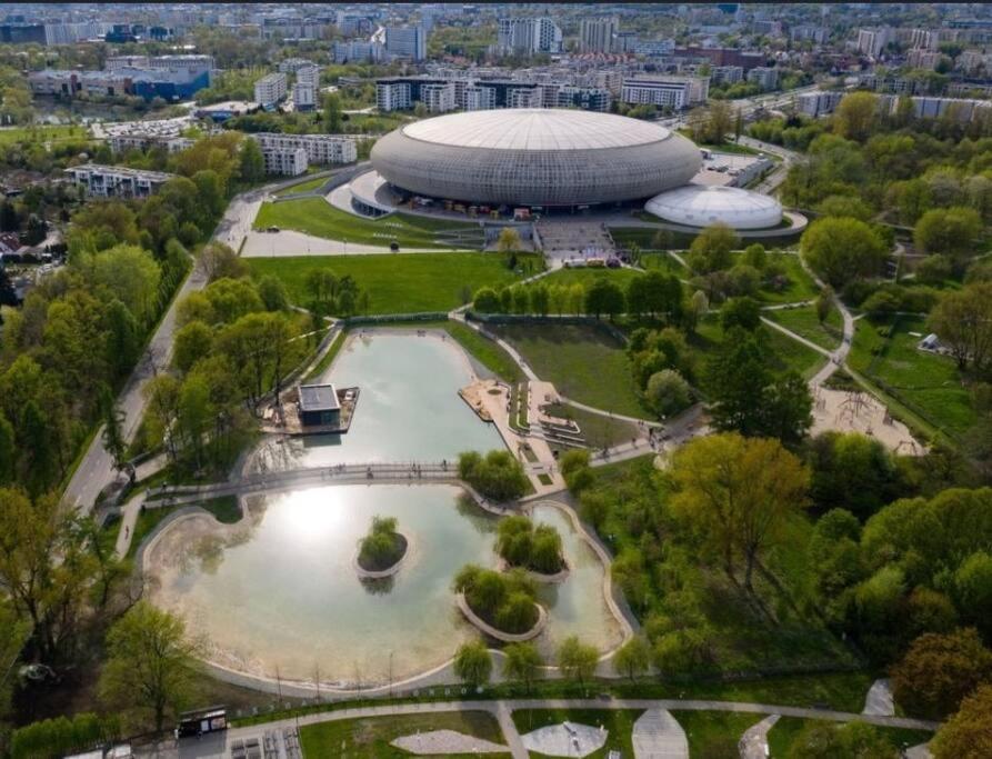 Nowoczesny Dabska Arena / Parking Krakow