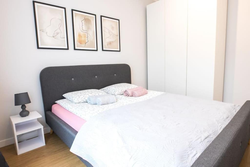 Nowoczesny Dabska Arena / Parking Apartment Krakow